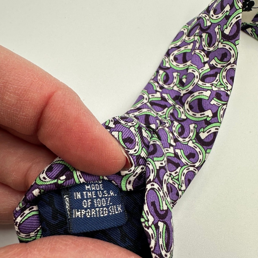 Vineyard Vines Kentucky Derby Silk Tie Purple Horseshoe Print USA 3.5in - Picture 5 of 7